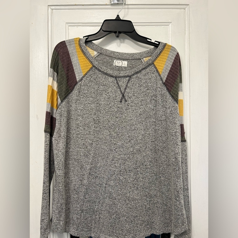 Maurice’s long sleeve waffle shirt size xl